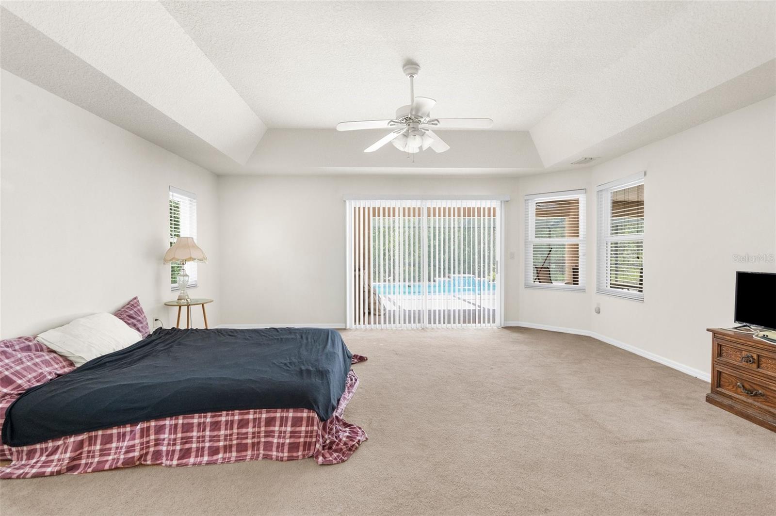 Listing photo id 16 for 8518 Linwood Loop