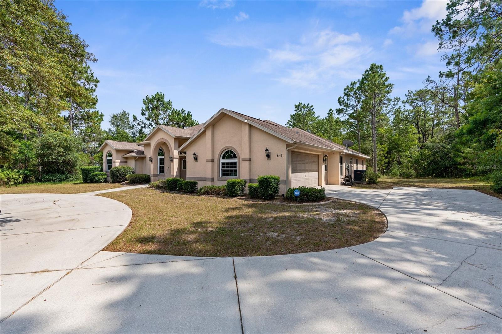 Listing photo id 0 for 8518 Linwood Loop