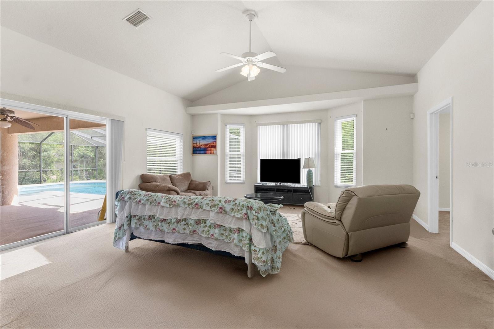 Listing photo id 21 for 8518 Linwood Loop