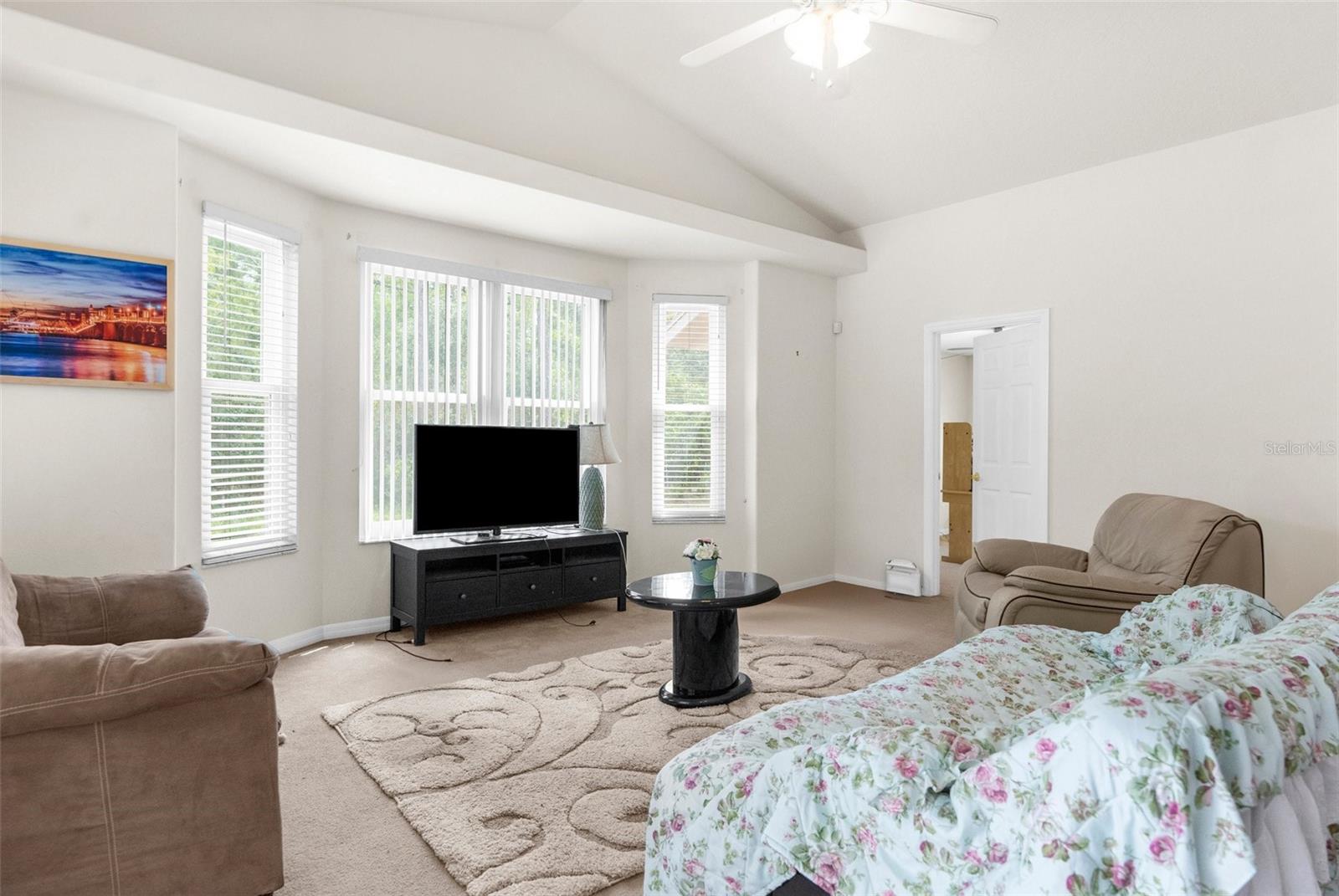 Listing photo id 22 for 8518 Linwood Loop