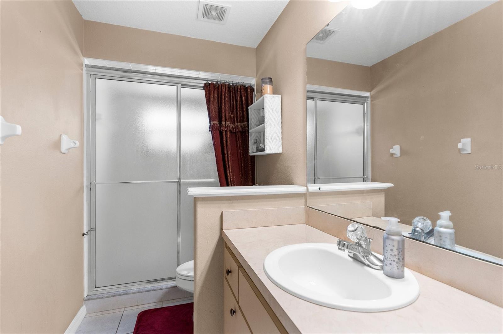 Listing photo id 25 for 8518 Linwood Loop