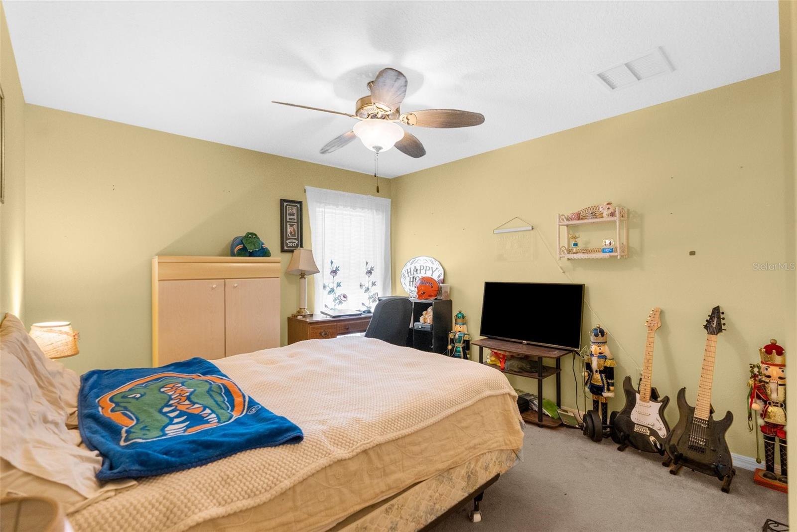 Listing photo id 26 for 8518 Linwood Loop