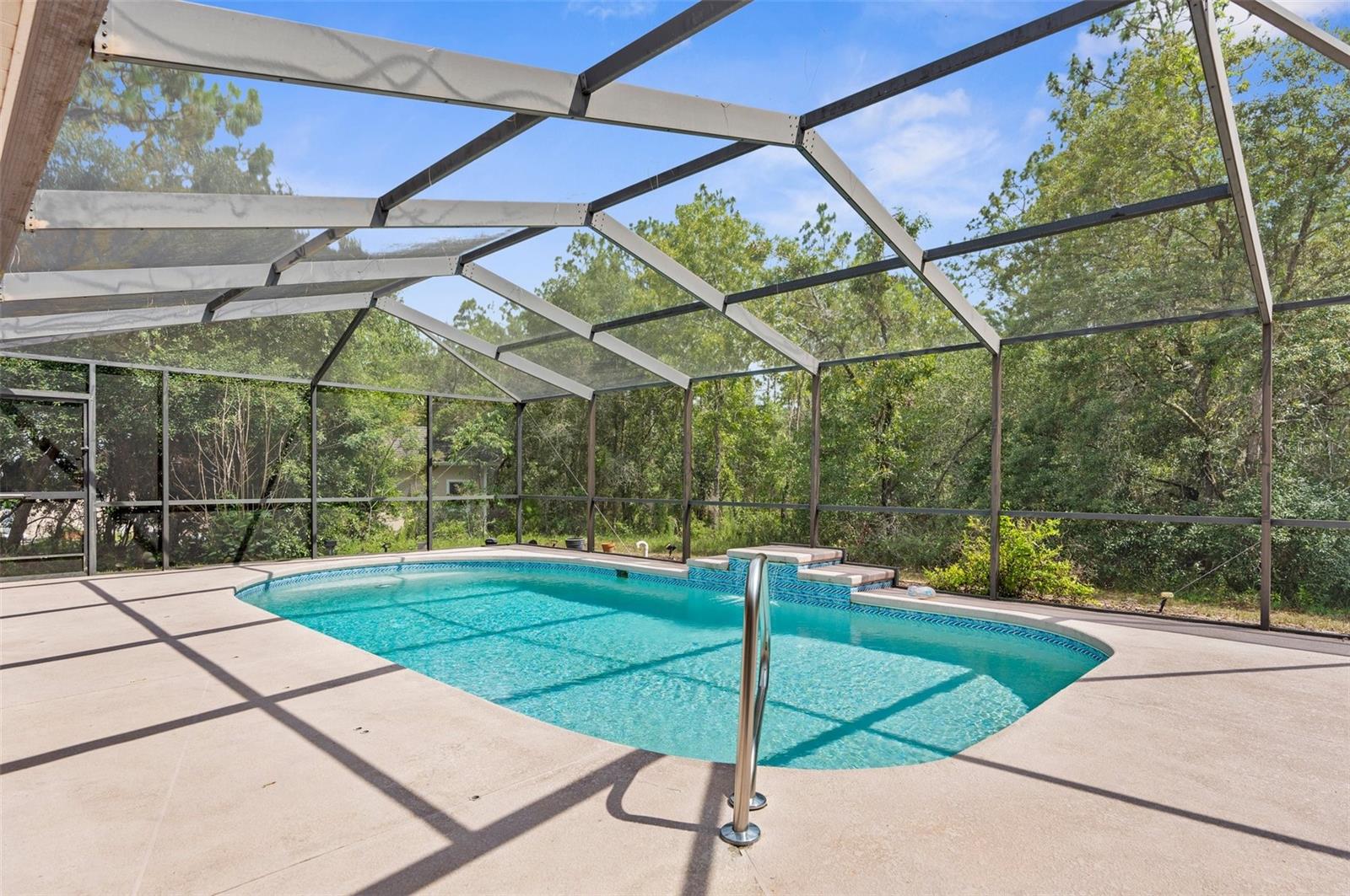 Listing photo id 1 for 8518 Linwood Loop