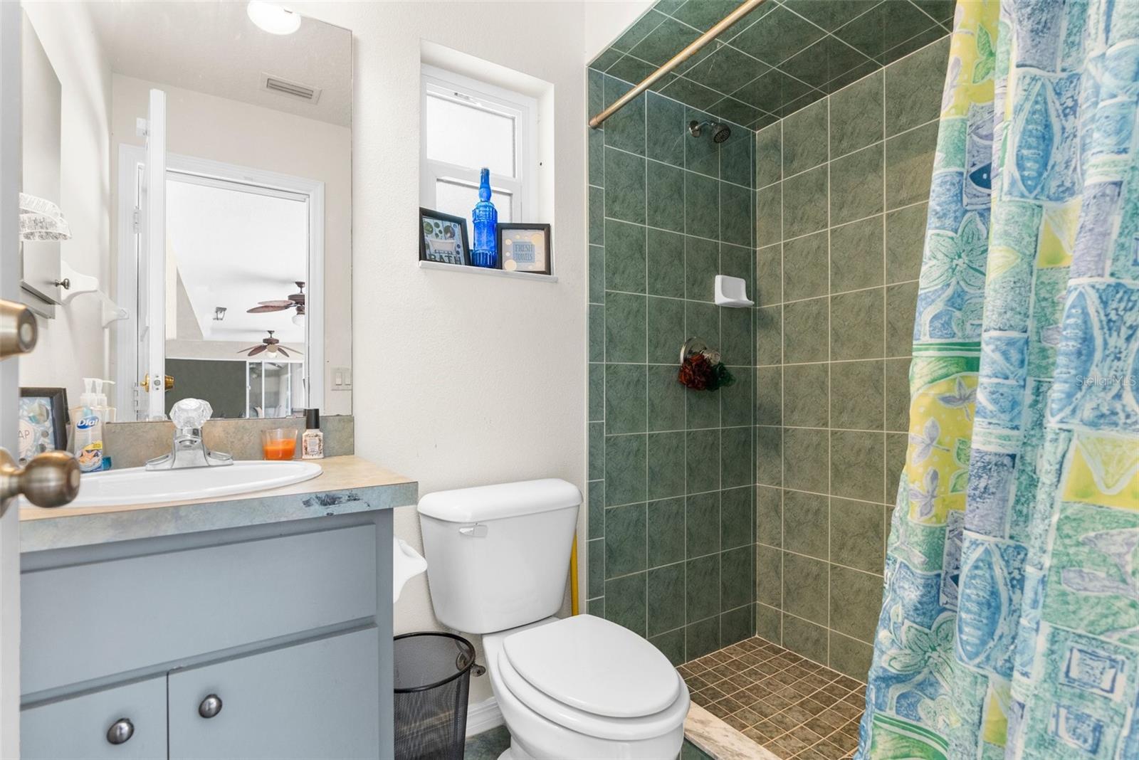 Listing photo id 31 for 8518 Linwood Loop