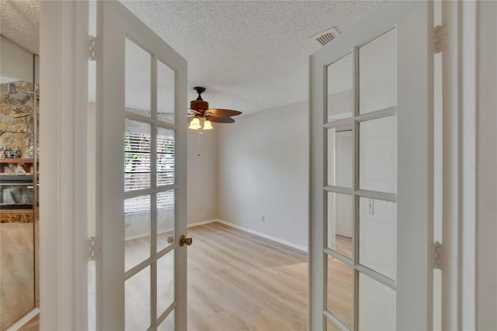 Listing photo id 9 for 1613 Long Pond Drive