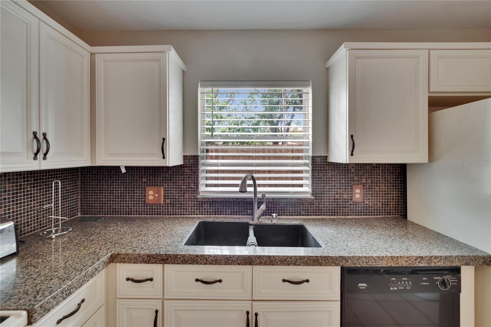 Listing photo id 11 for 1613 Long Pond Drive