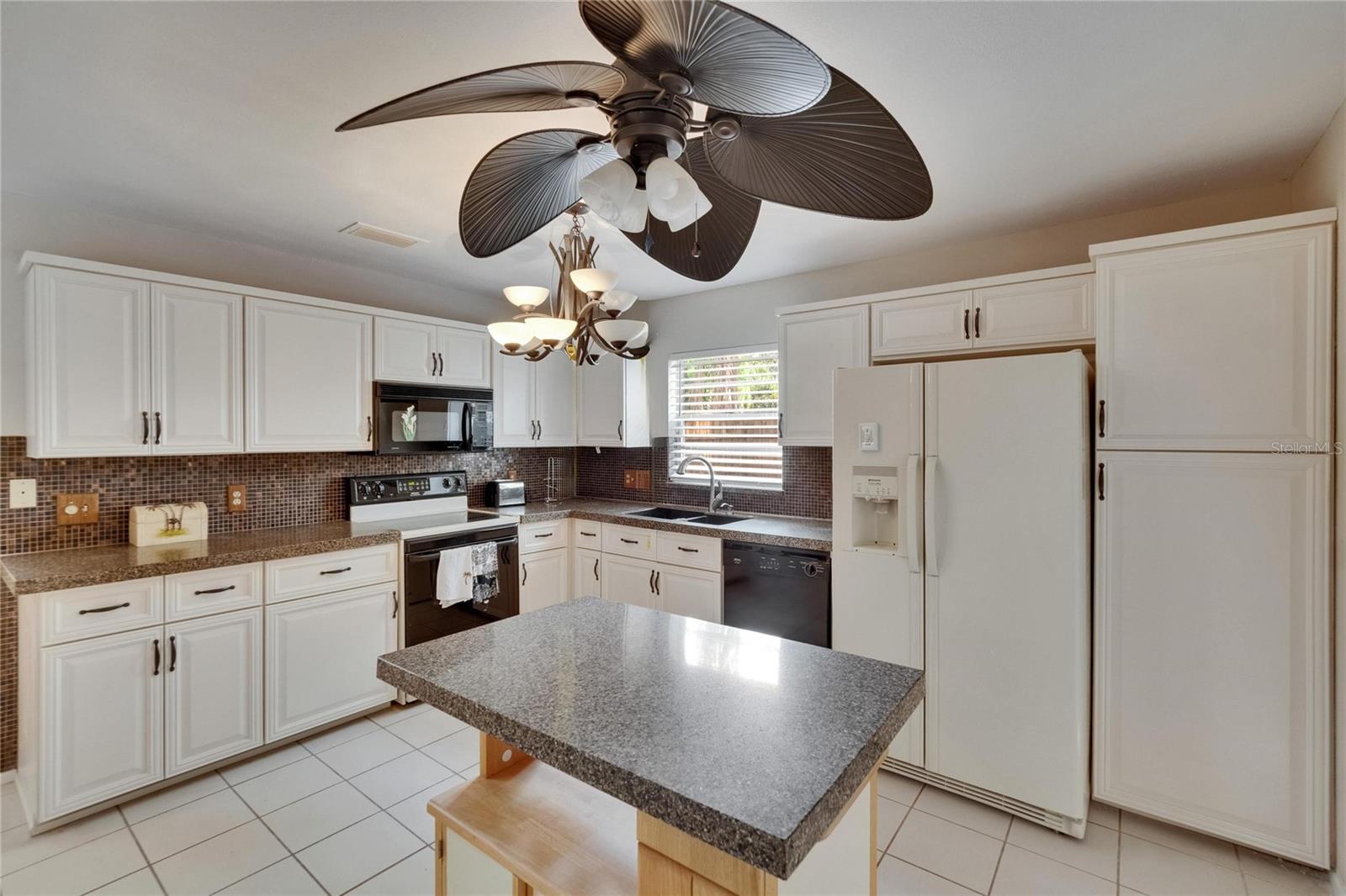 Listing photo id 12 for 1613 Long Pond Drive