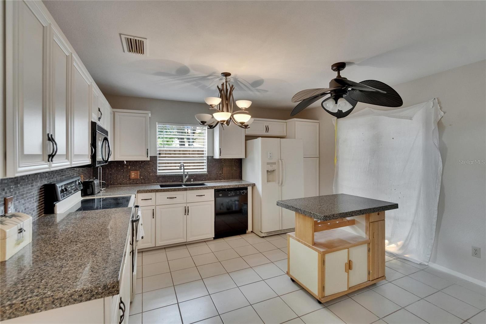 Listing photo id 14 for 1613 Long Pond Drive