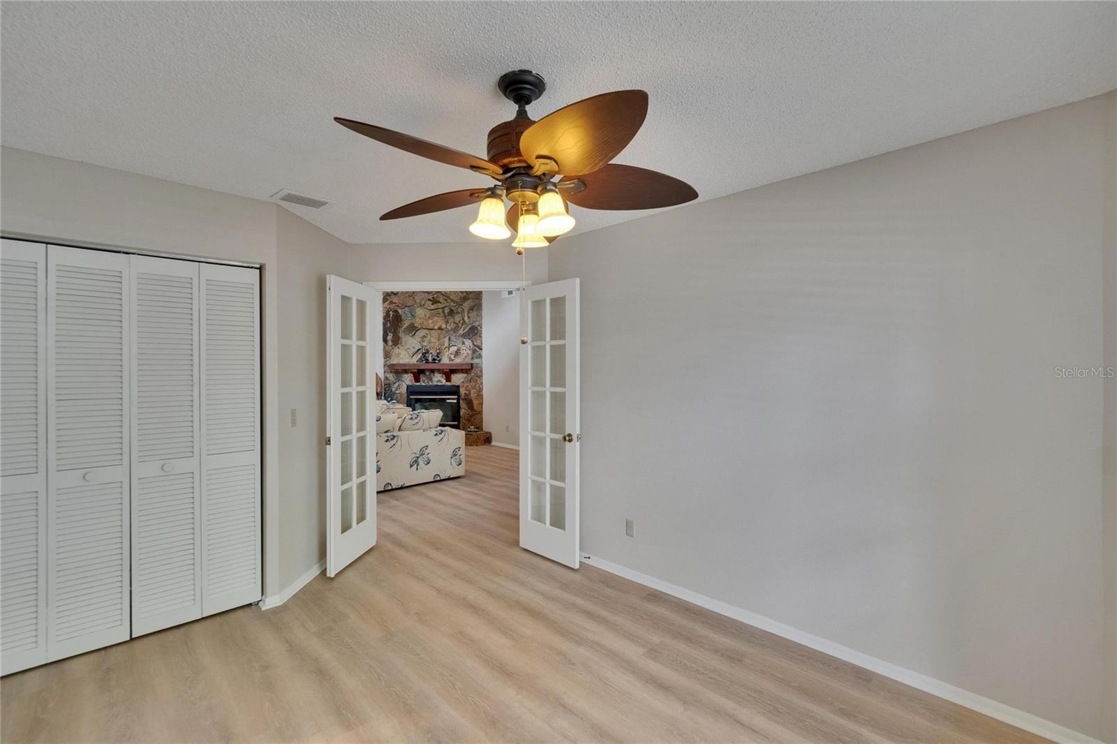 Listing photo id 15 for 1613 Long Pond Drive