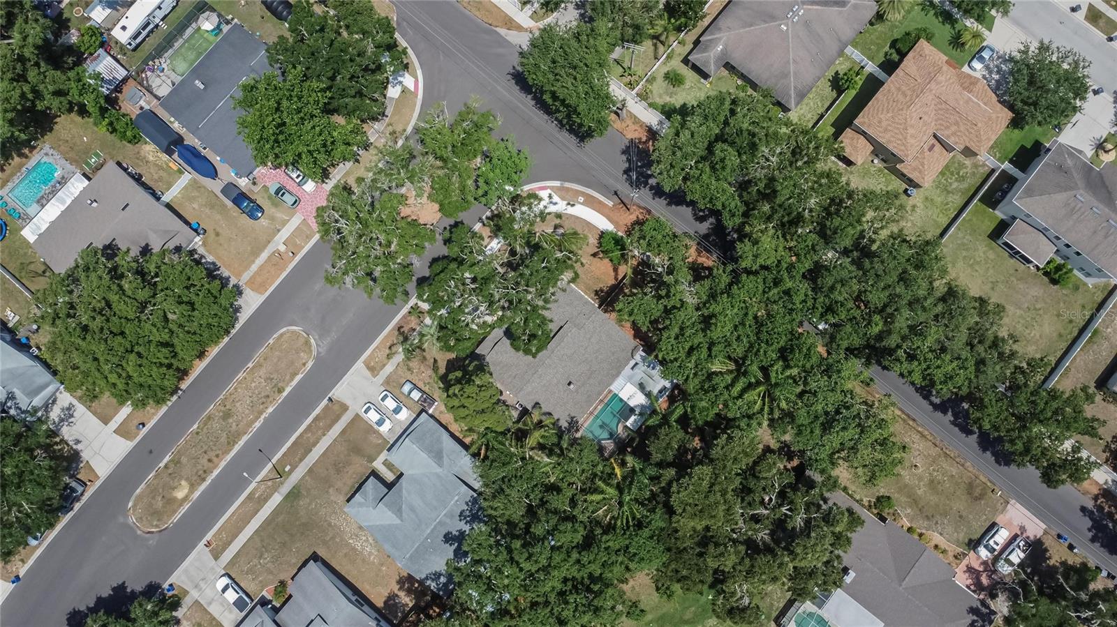 Listing photo id 52 for 1613 Long Pond Drive