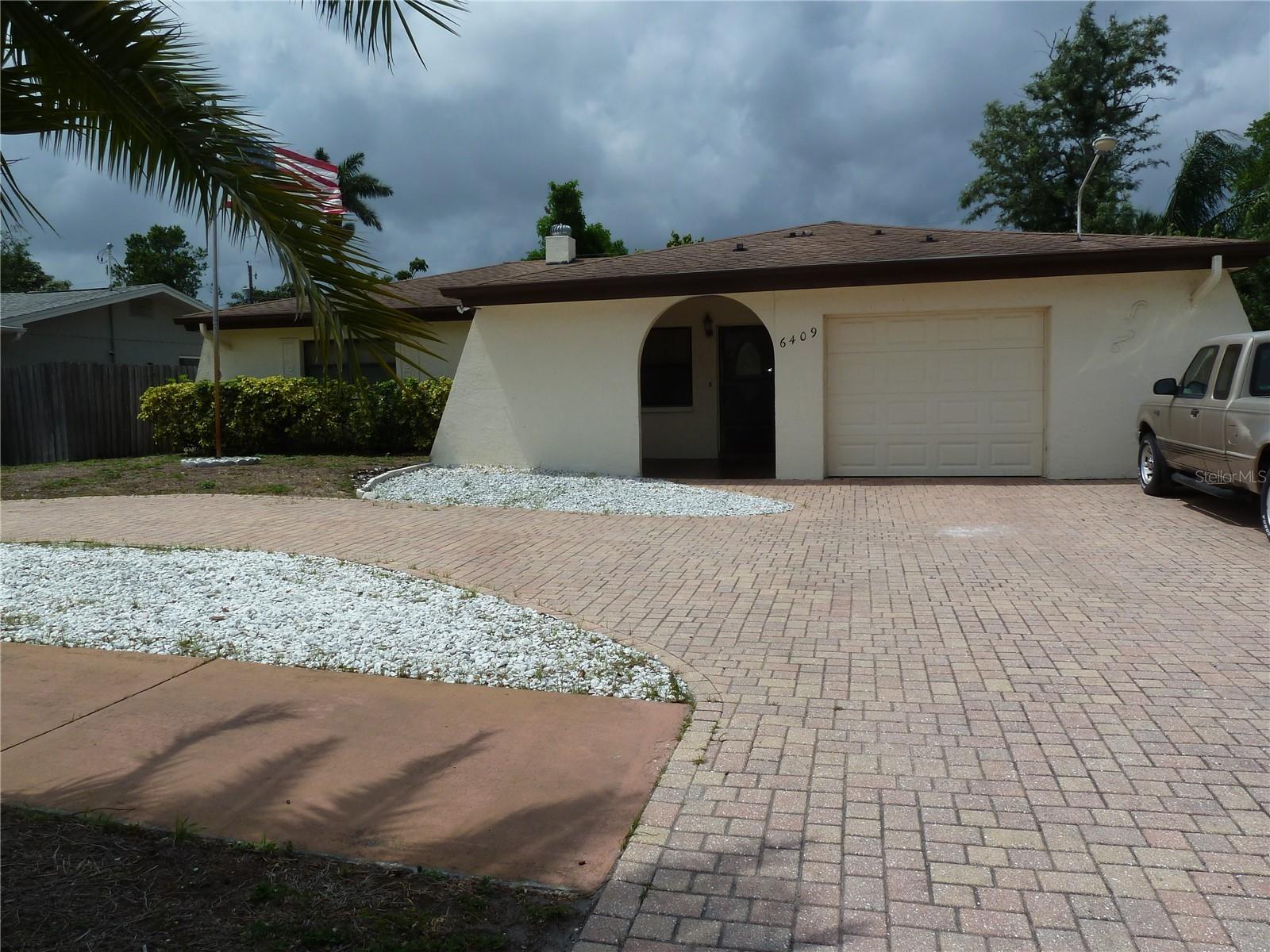 Image 2 of 42 For 6409 41st Avenue N