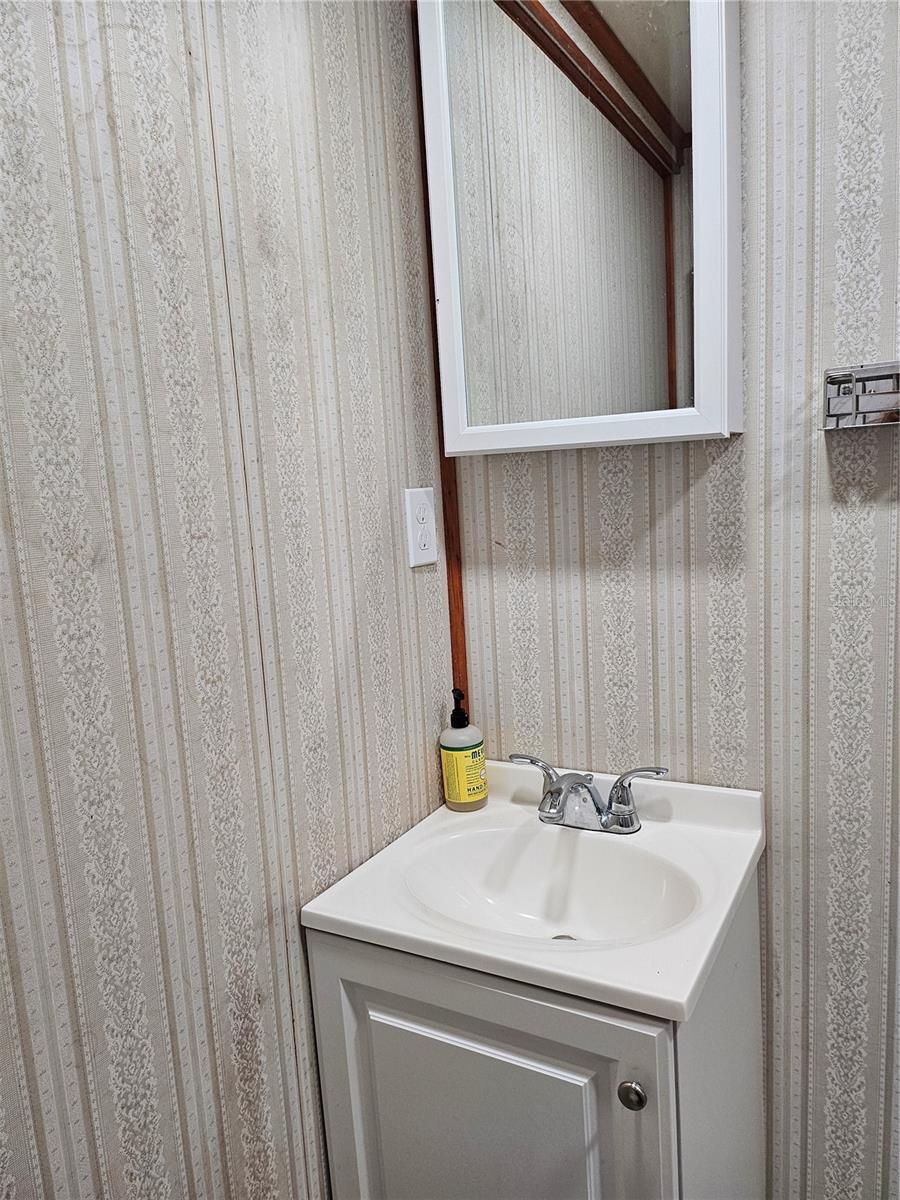 Listing photo id 9 for 10104 Loetscher Lane
