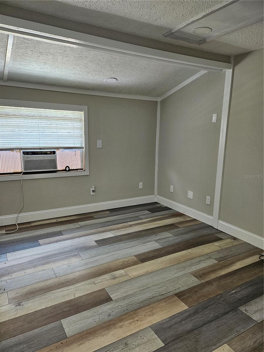 Listing photo id 0 for 10104 Loetscher Lane