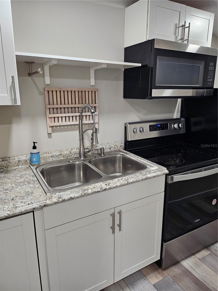 Listing photo id 2 for 10104 Loetscher Lane