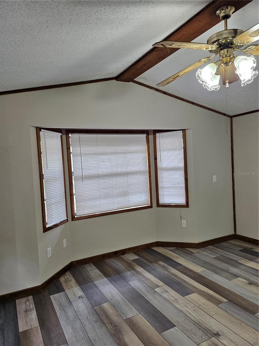 Listing photo id 4 for 10104 Loetscher Lane