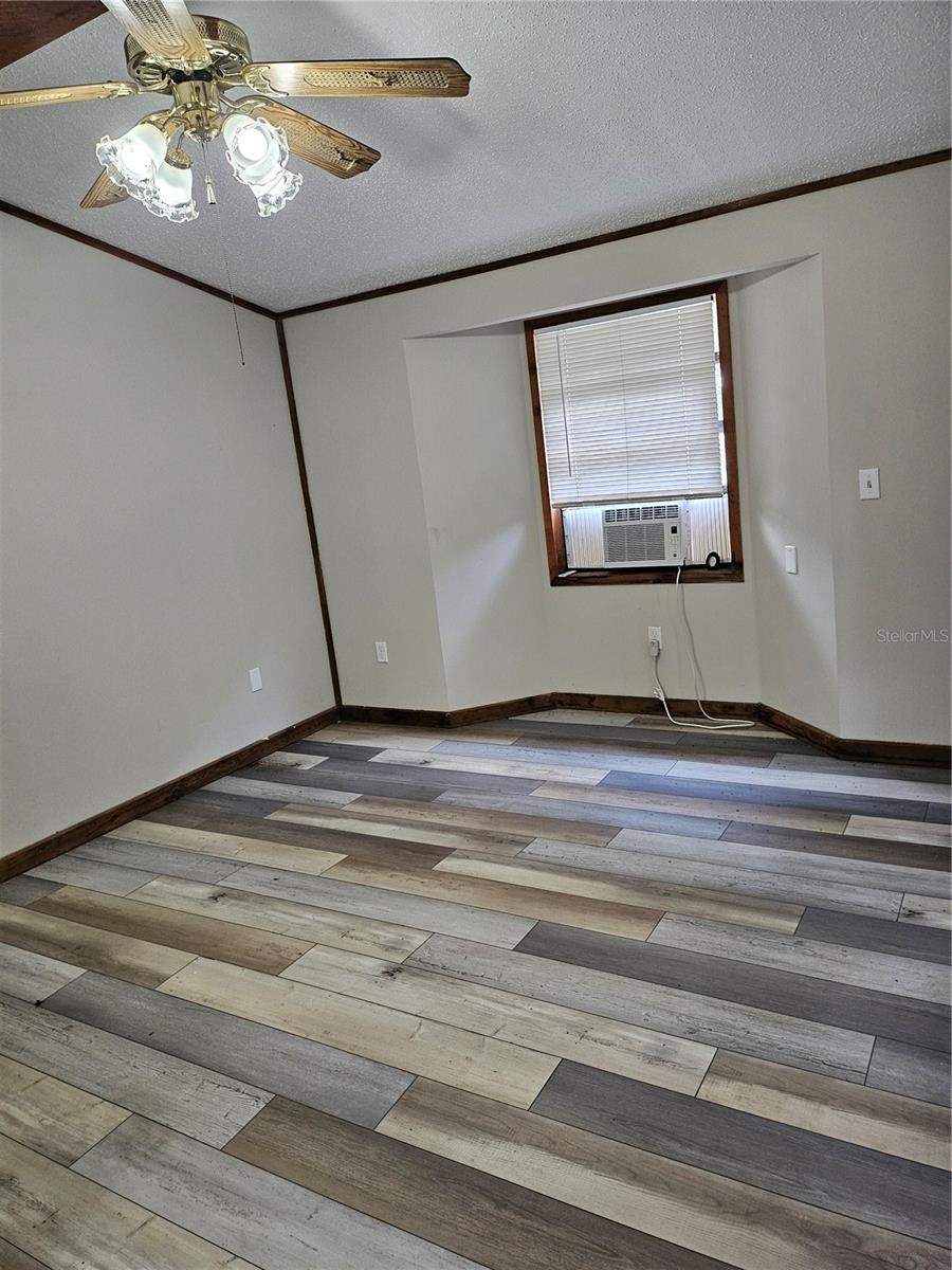 Listing photo id 5 for 10104 Loetscher Lane