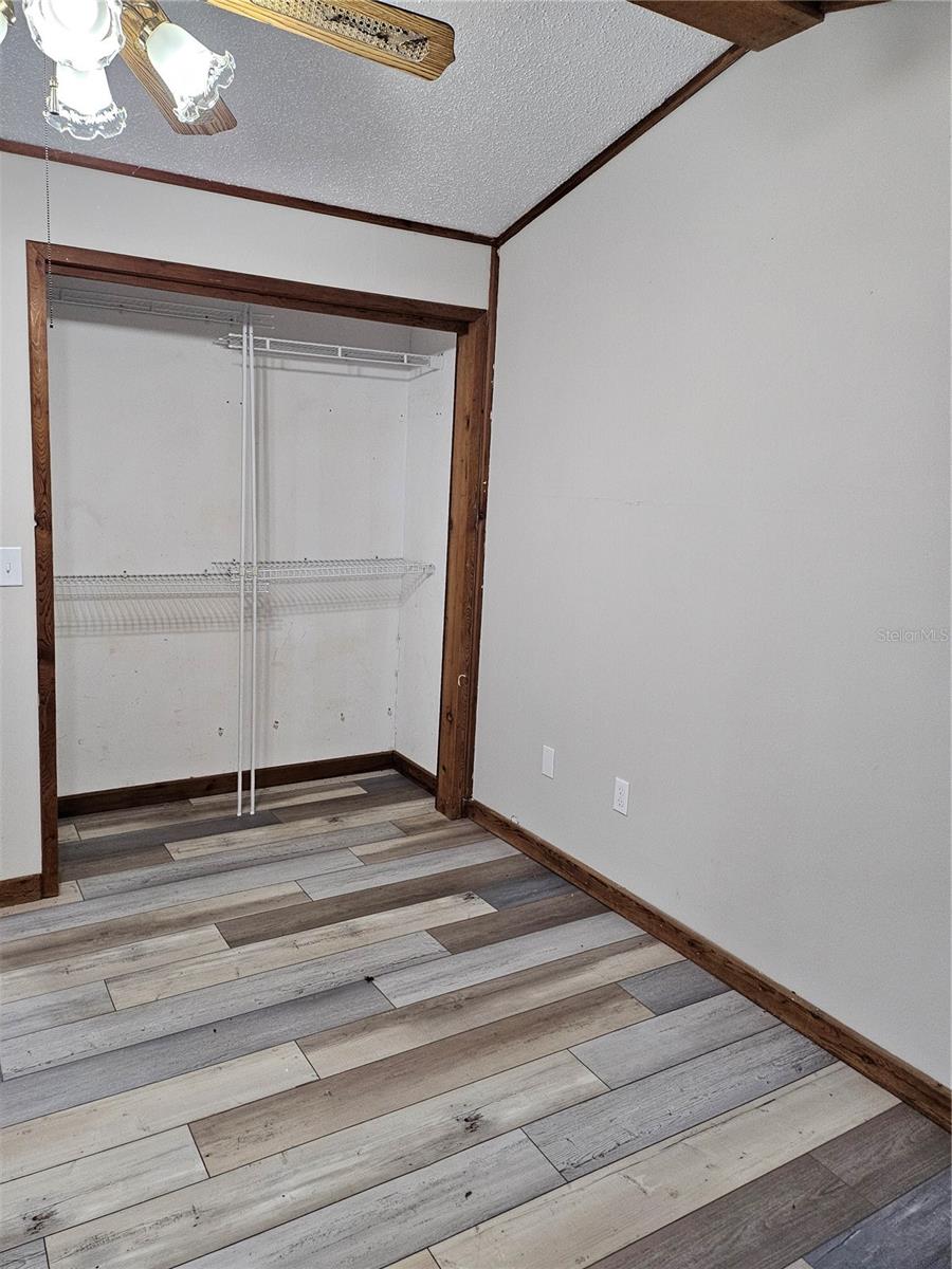 Listing photo id 6 for 10104 Loetscher Lane