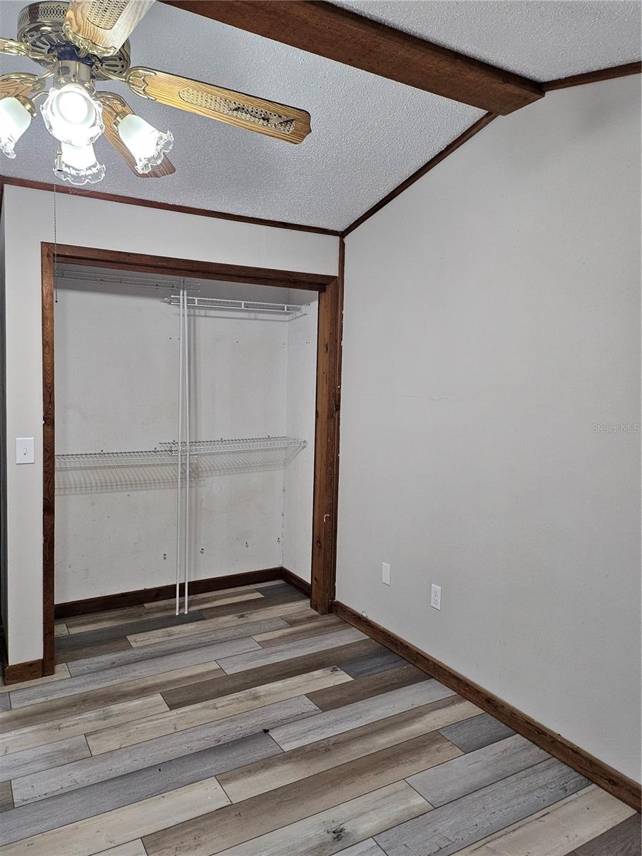 Listing photo id 7 for 10104 Loetscher Lane
