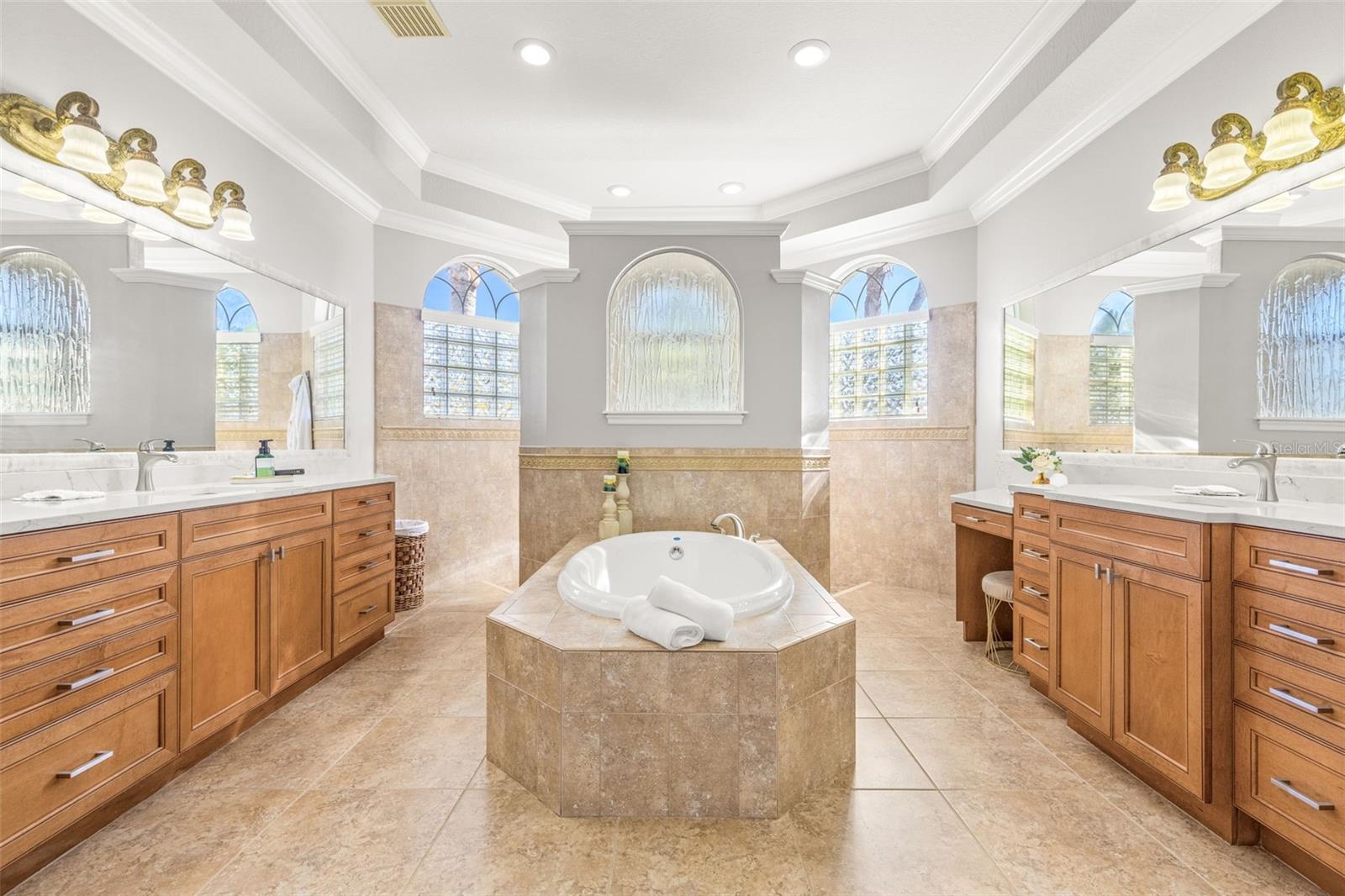 Listing photo id 14 for 10724 Cory Lake Drive