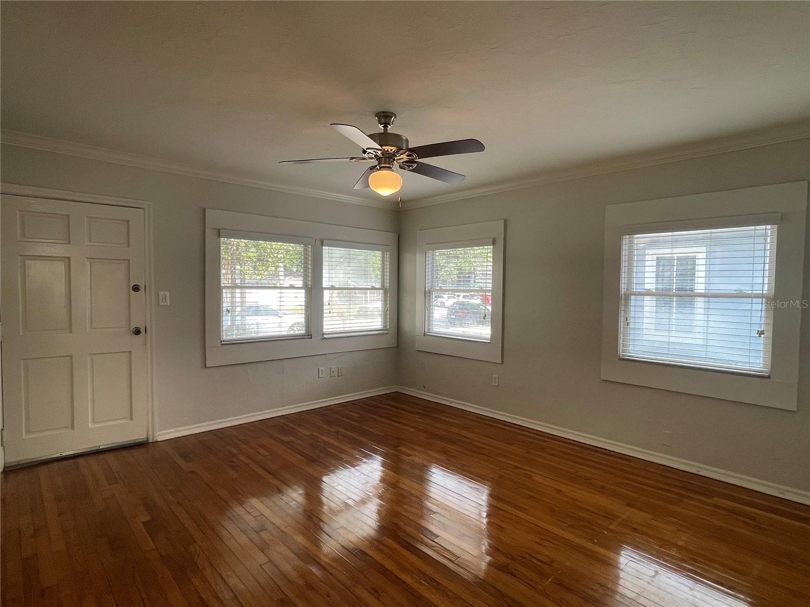 Image 13 of 37 For 303 Audubon Avenue