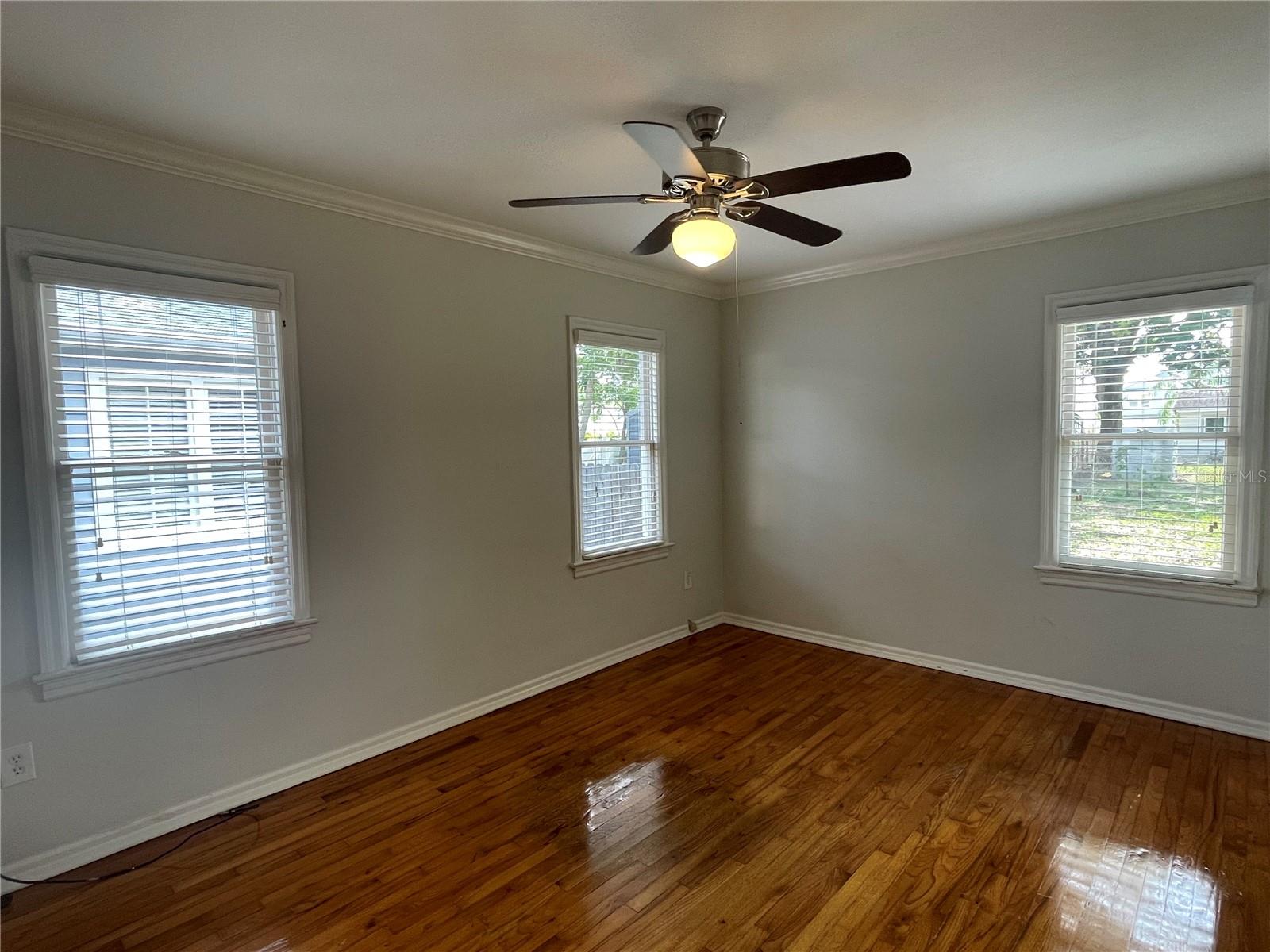 Image 23 of 37 For 303 Audubon Avenue