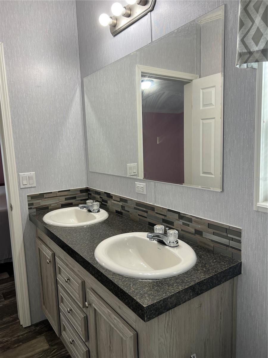 Image 15 of 27 For 3221 Roxborough Avenue