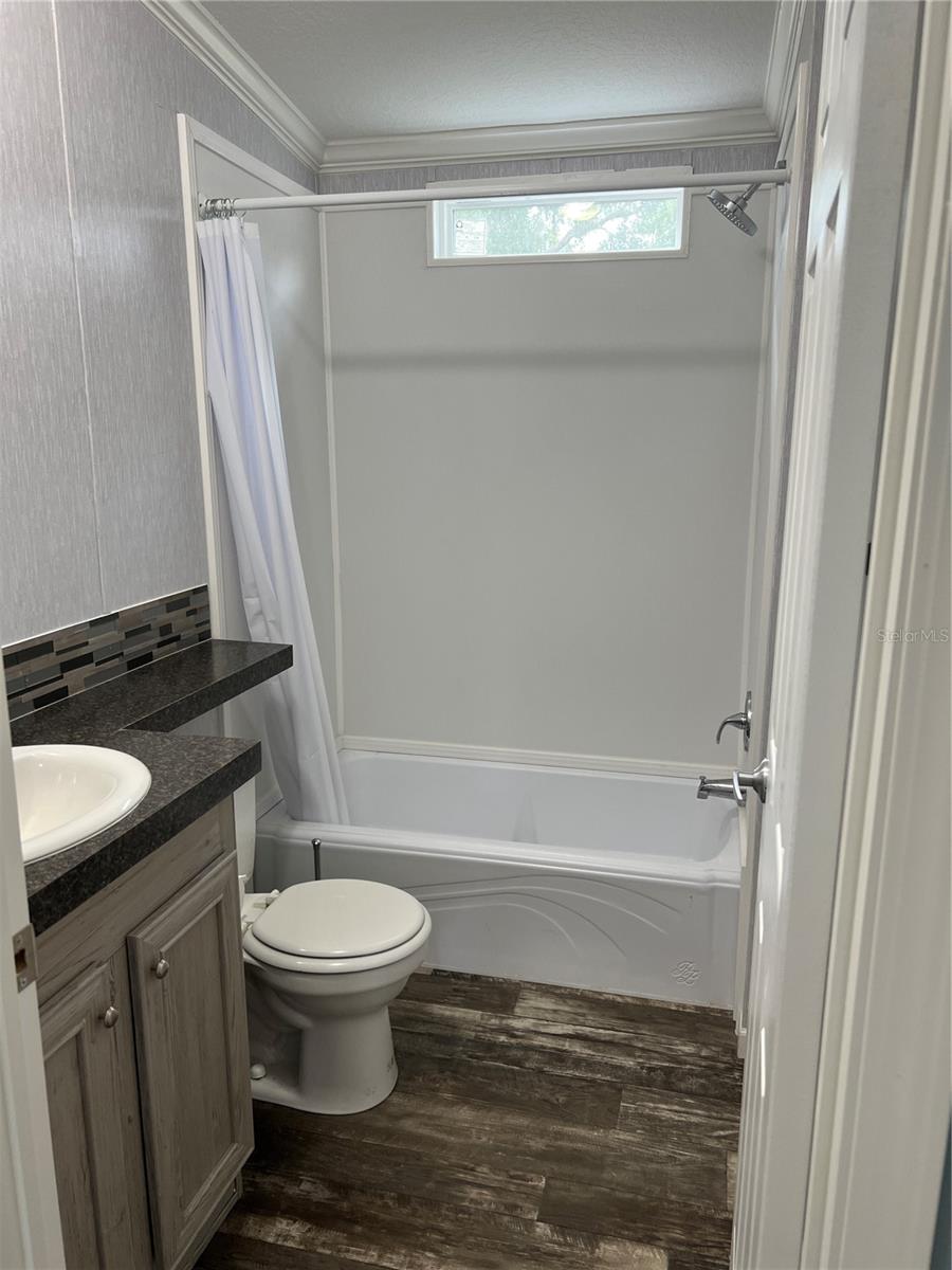 Image 22 of 27 For 3221 Roxborough Avenue