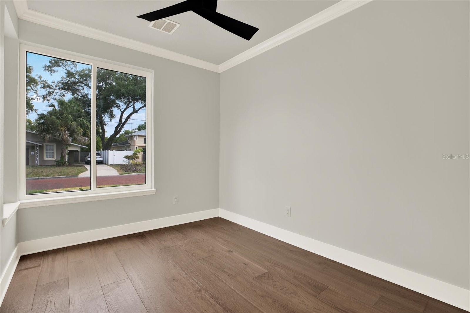 Image 11 of 52 For 712 Plymouth Street