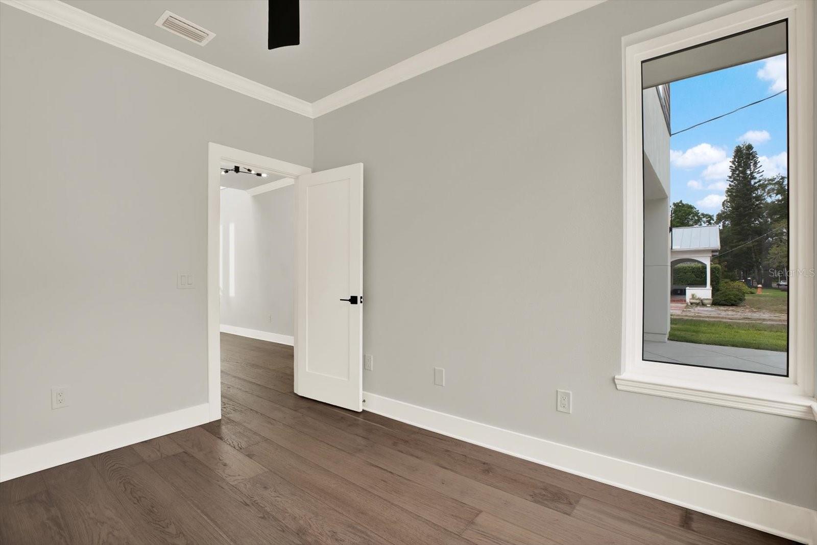Image 12 of 52 For 712 Plymouth Street