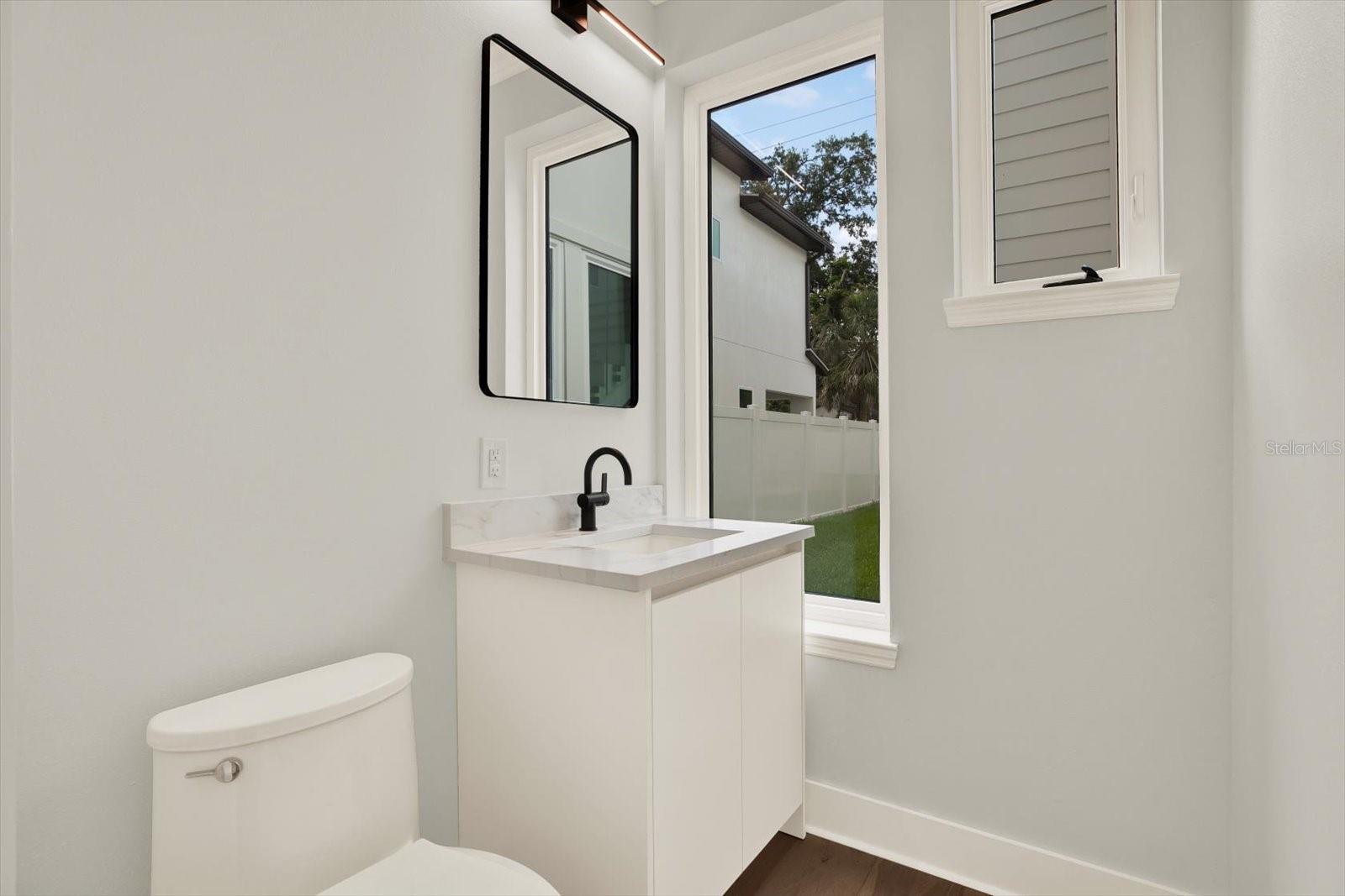 Image 14 of 52 For 712 Plymouth Street