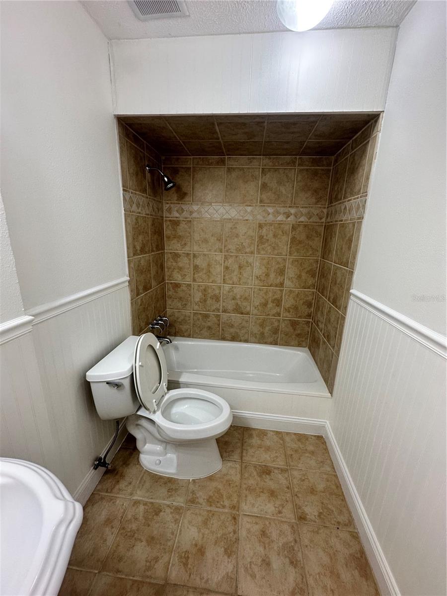 Image 12 of 24 For 3701 Southview Drive