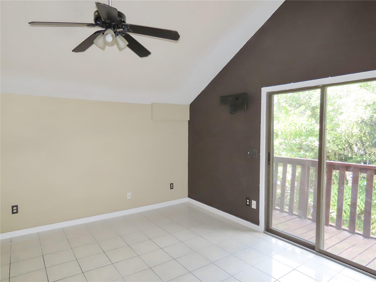 Listing photo id 12 for 5736 116th Avenue N