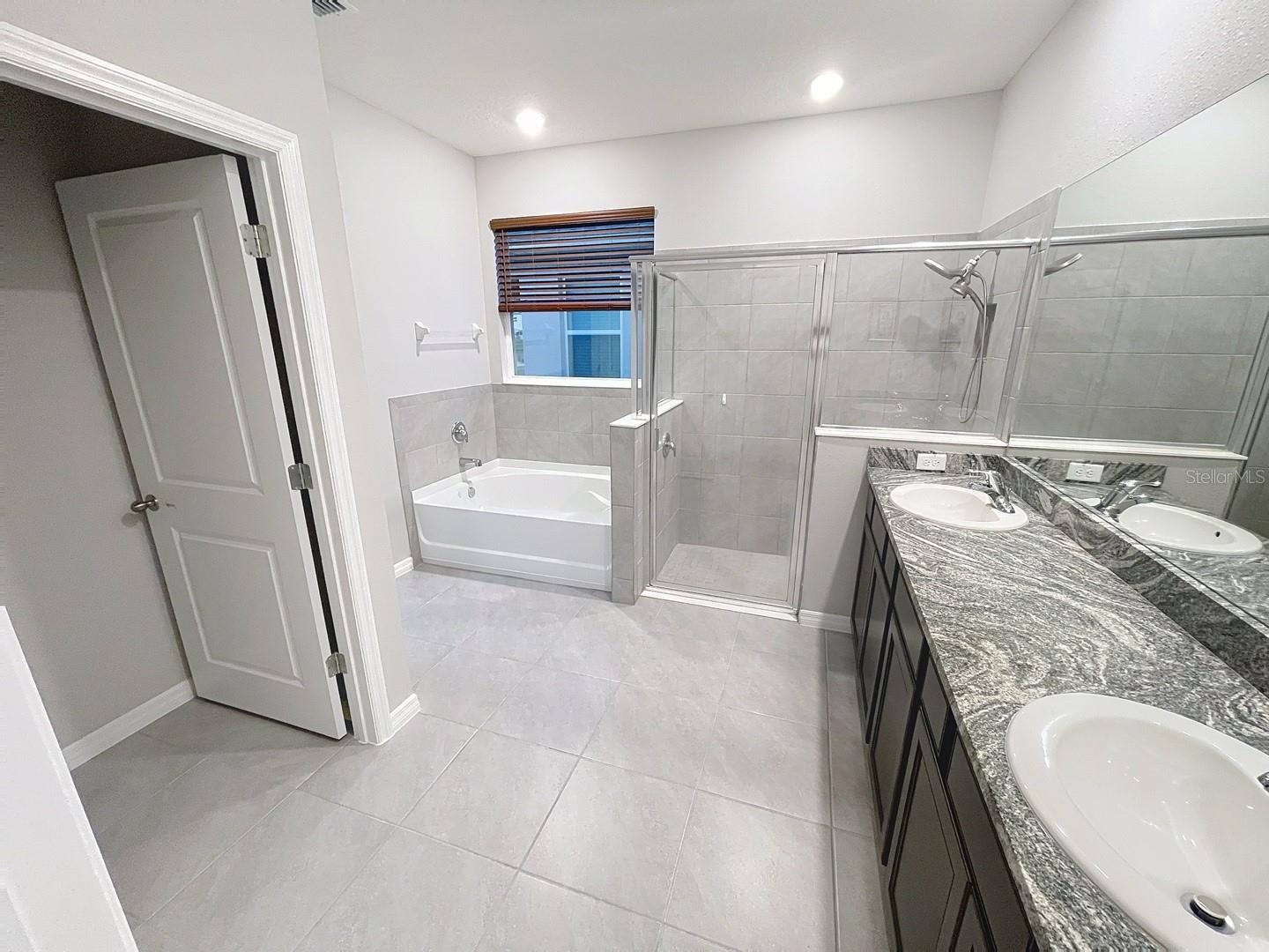 Listing photo id 14 for 13014 Willow Grove Drive