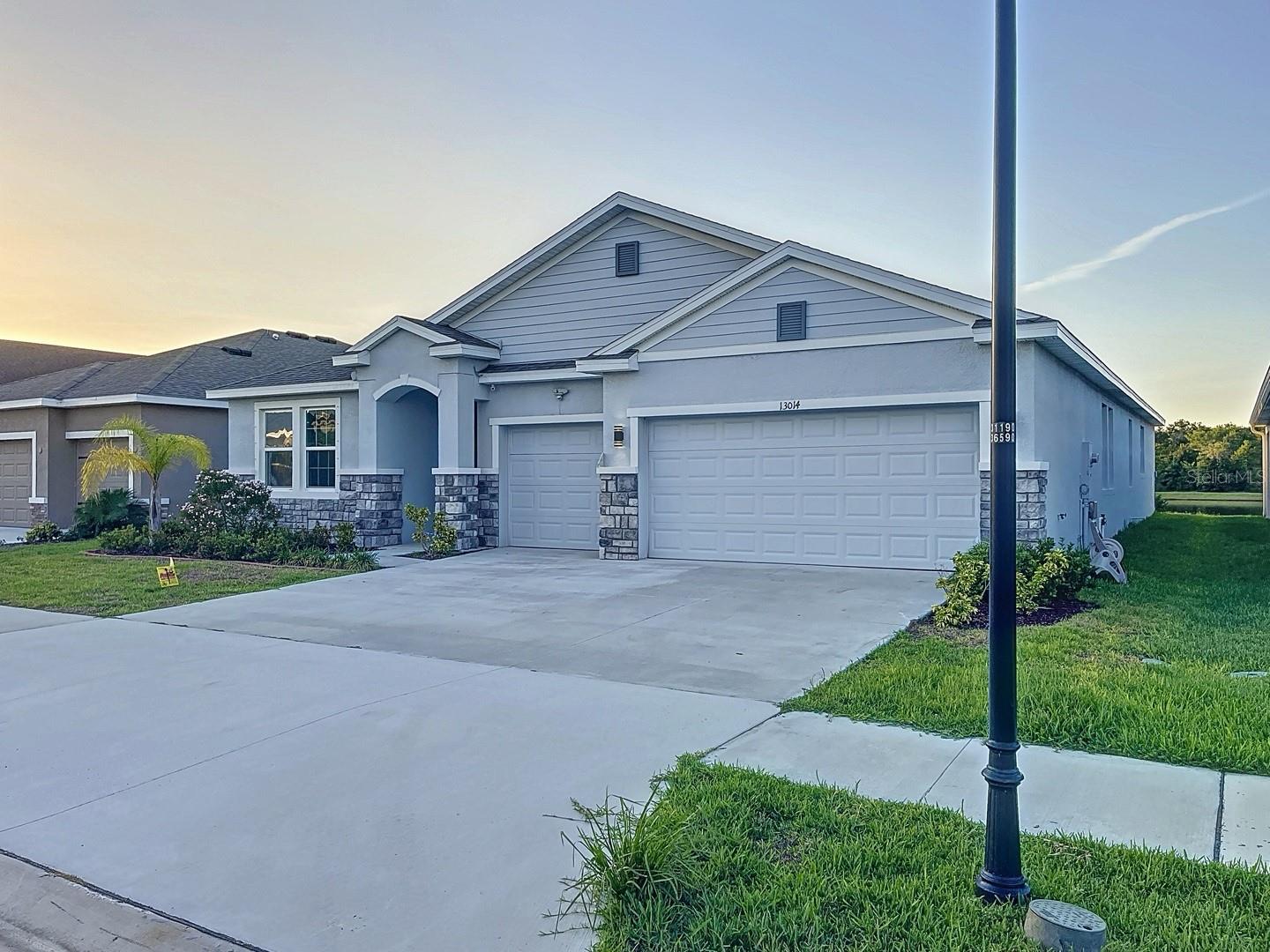 Listing photo id 1 for 13014 Willow Grove Drive