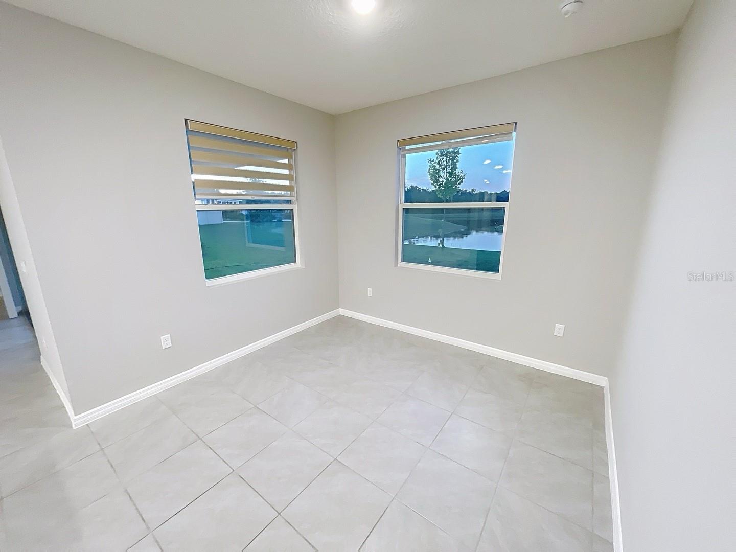 Listing photo id 7 for 13014 Willow Grove Drive