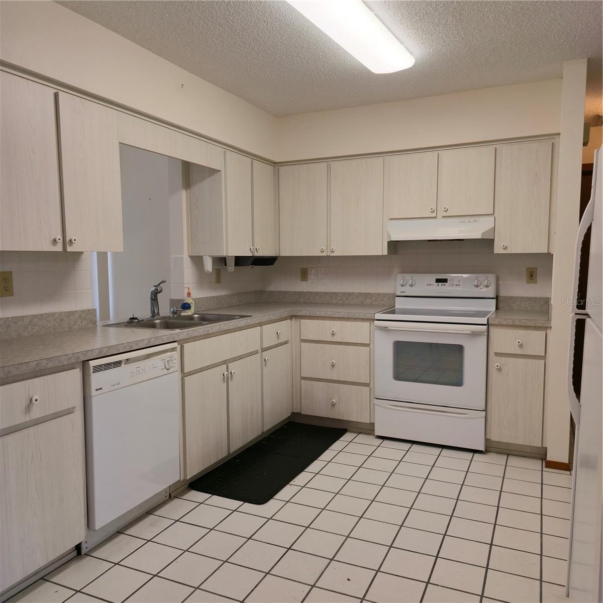 Listing photo id 8 for 2226 Giralda Avenue