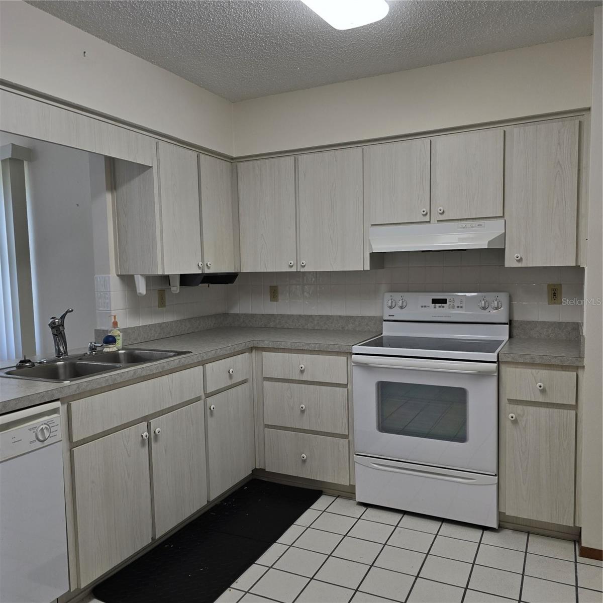 Listing photo id 9 for 2226 Giralda Avenue