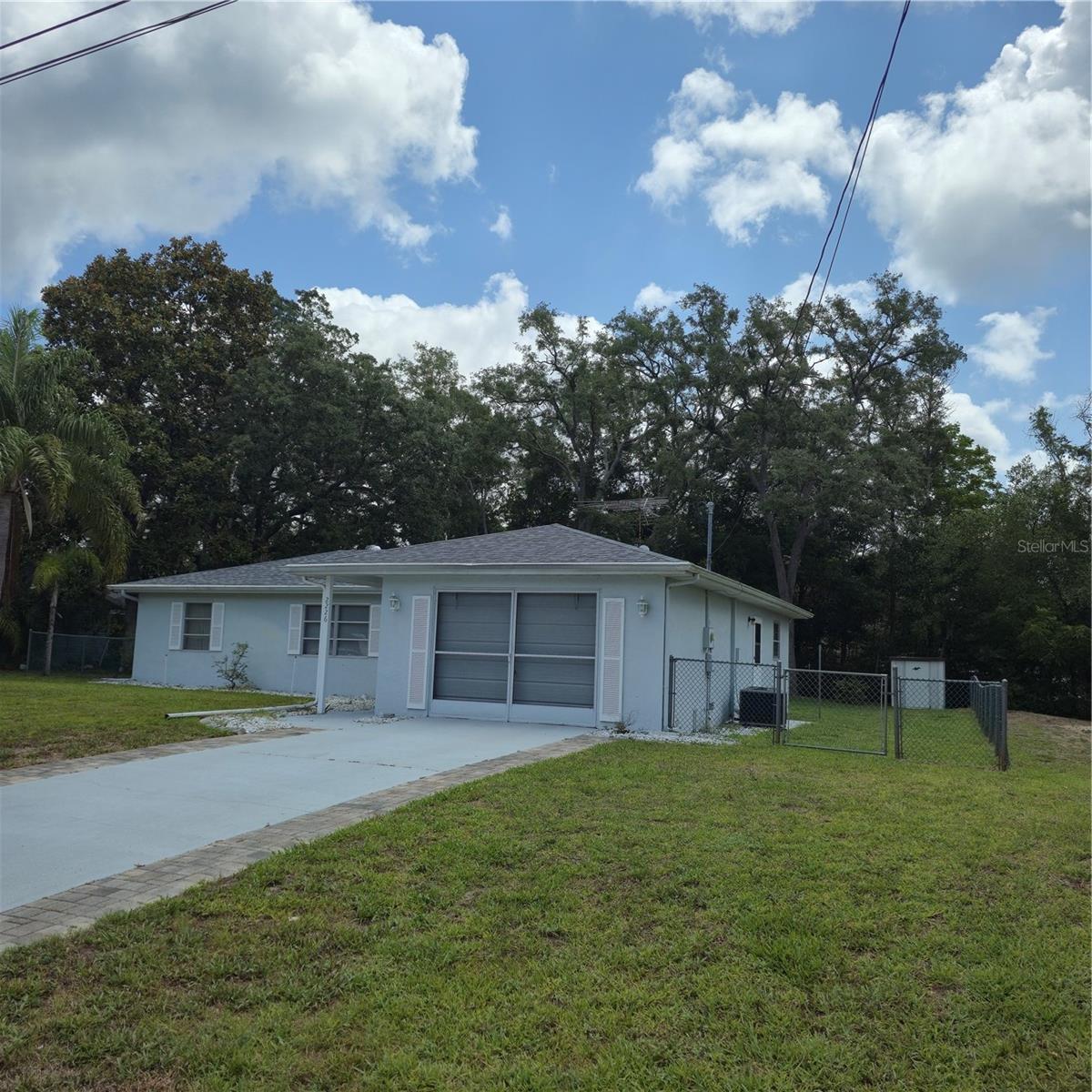Listing photo id 0 for 2226 Giralda Avenue