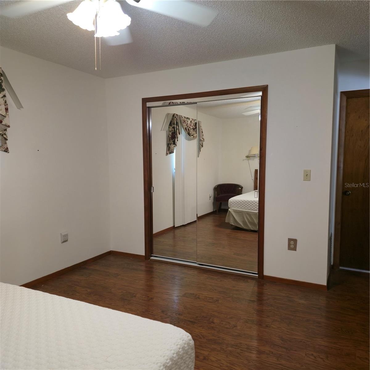 Listing photo id 19 for 2226 Giralda Avenue