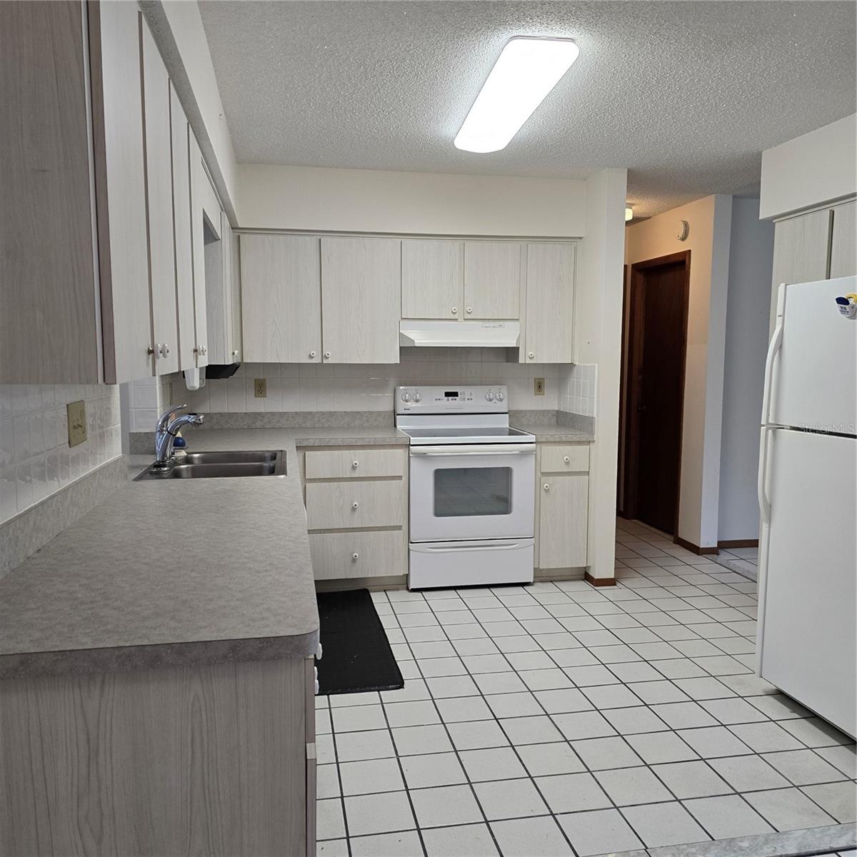 Listing photo id 7 for 2226 Giralda Avenue