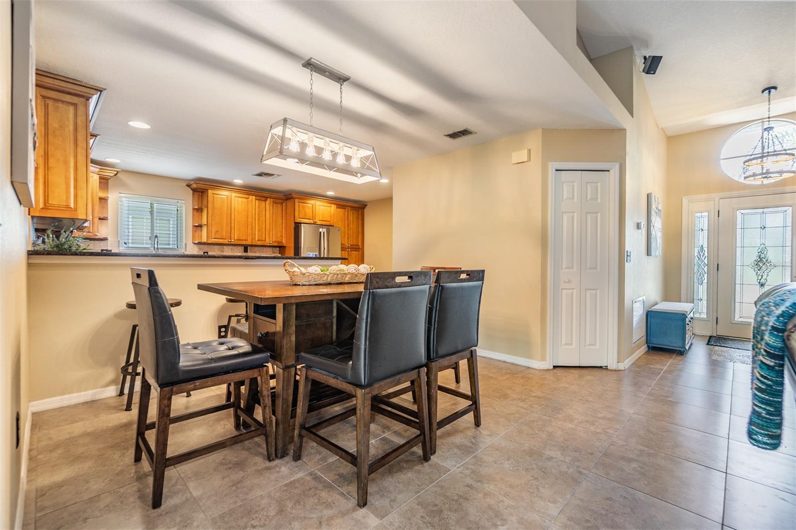 Listing photo id 8 for 2016 Chelam Way