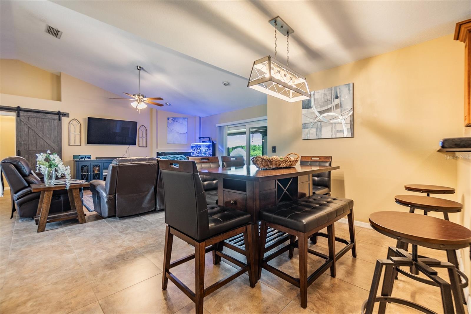 Listing photo id 9 for 2016 Chelam Way
