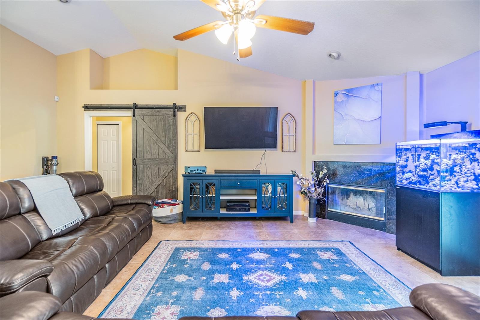 Listing photo id 10 for 2016 Chelam Way