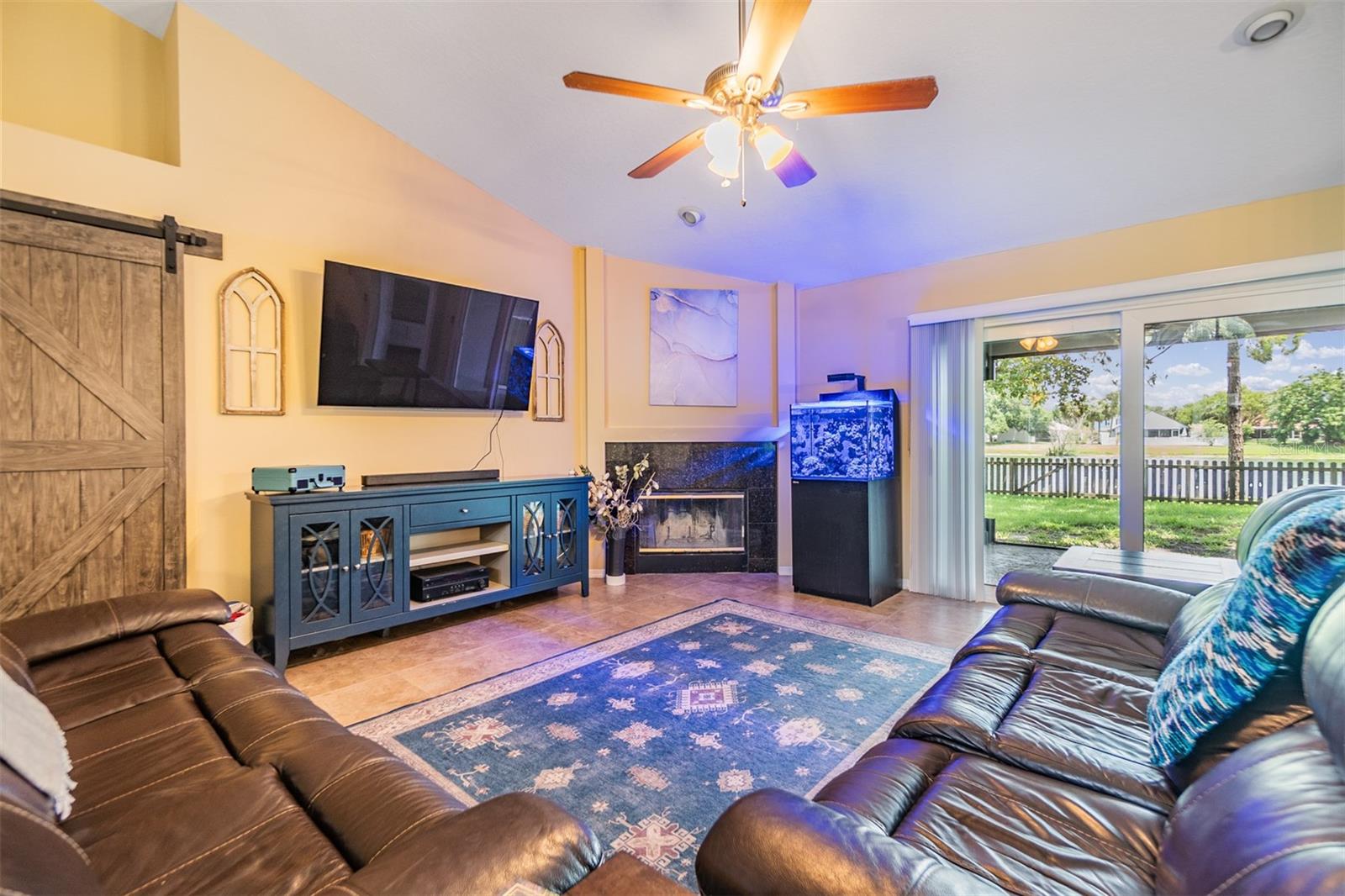 Listing photo id 11 for 2016 Chelam Way