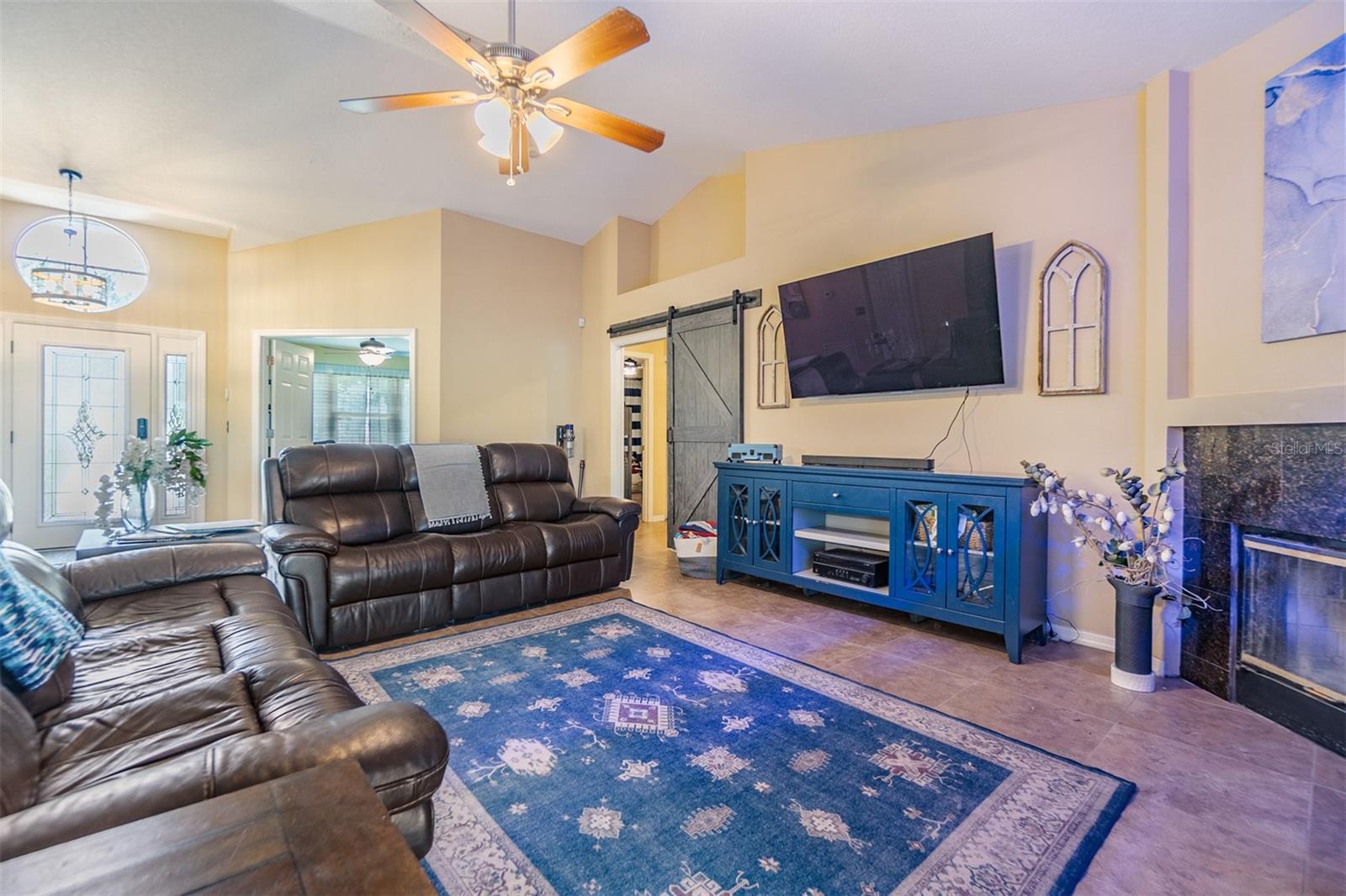 Listing photo id 13 for 2016 Chelam Way