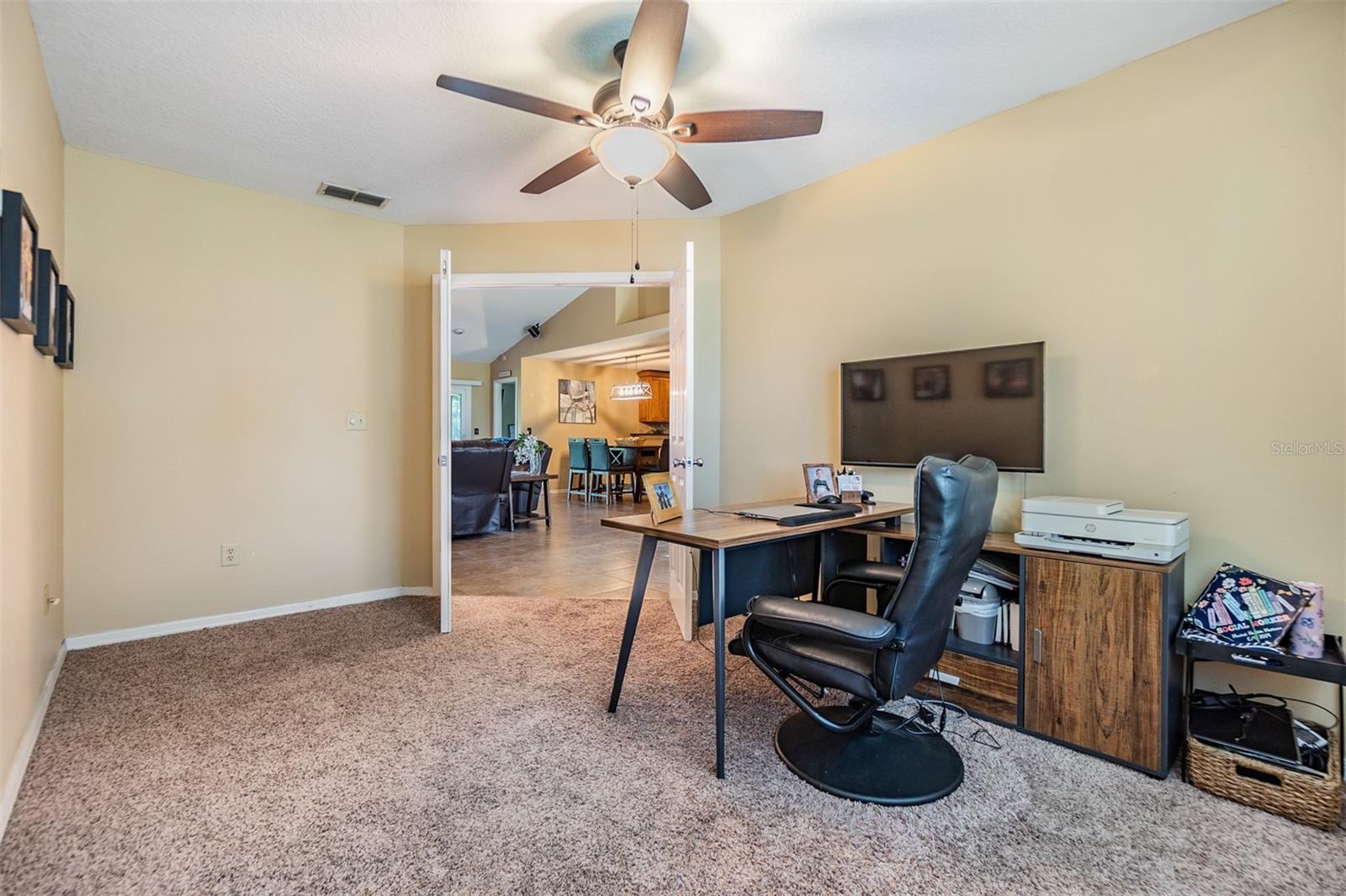 Listing photo id 15 for 2016 Chelam Way