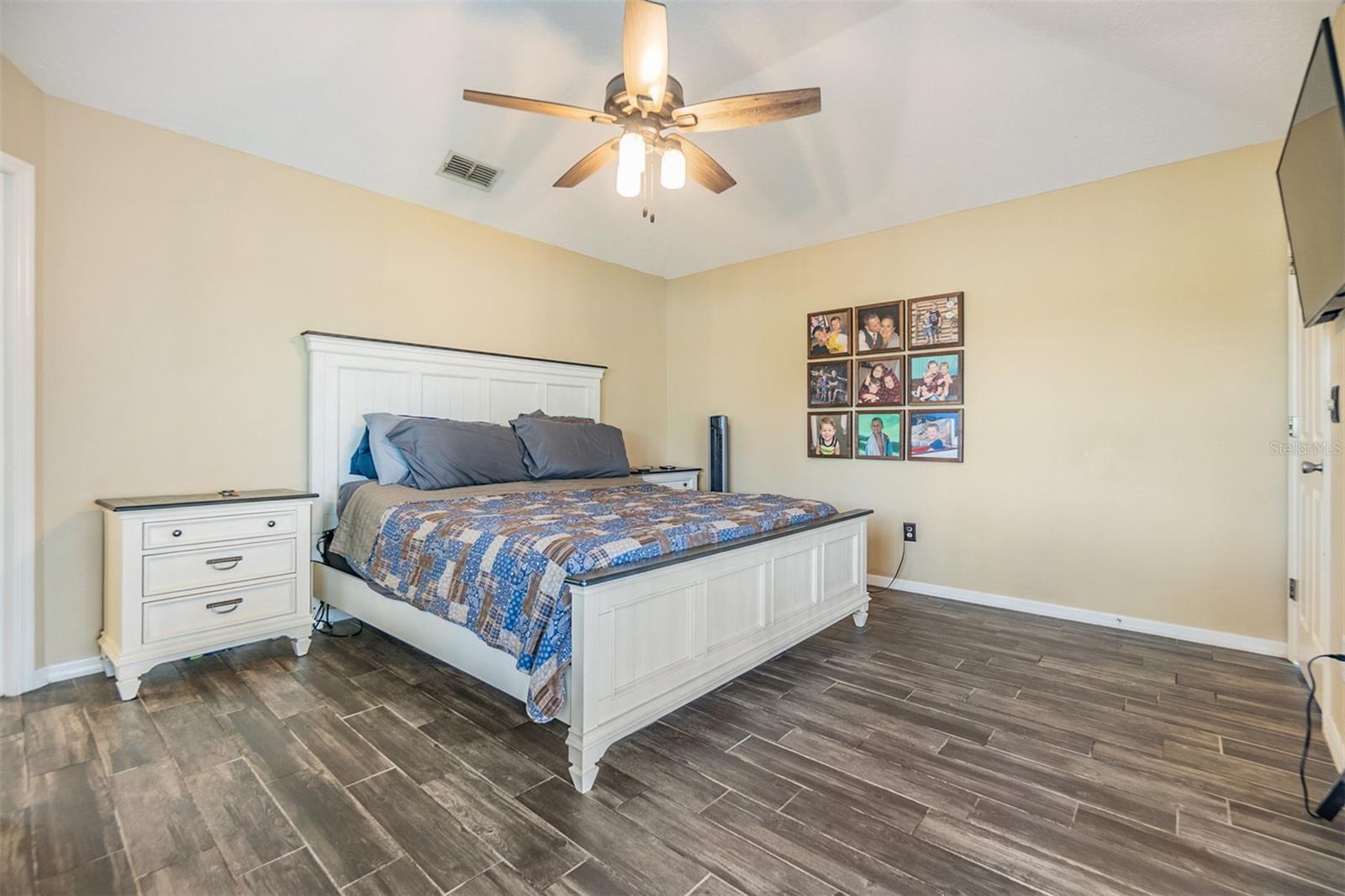 Listing photo id 17 for 2016 Chelam Way