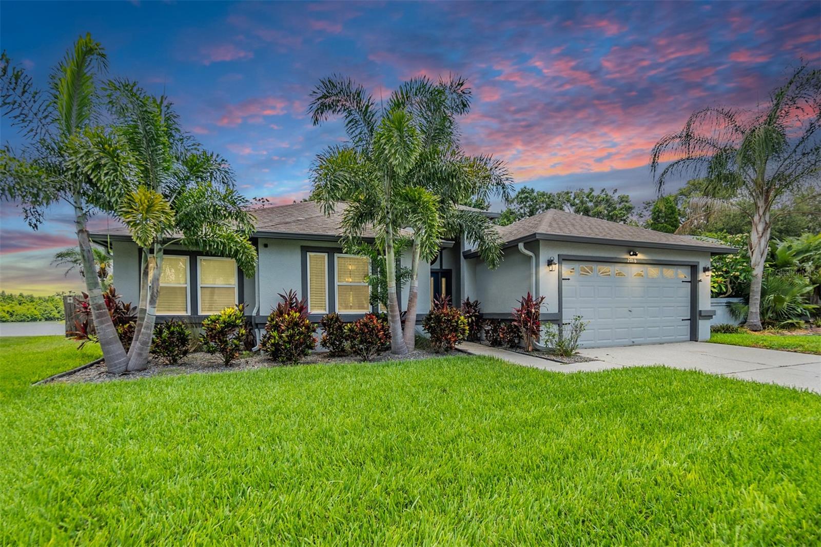 Listing photo id 0 for 2016 Chelam Way