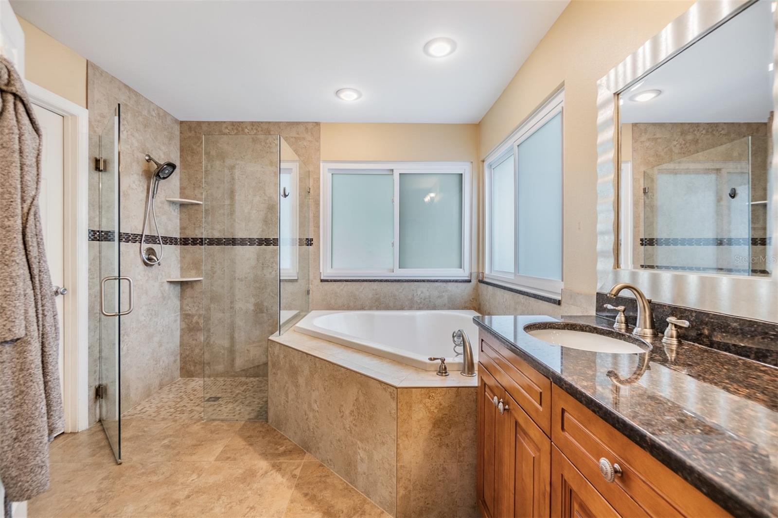 Listing photo id 19 for 2016 Chelam Way