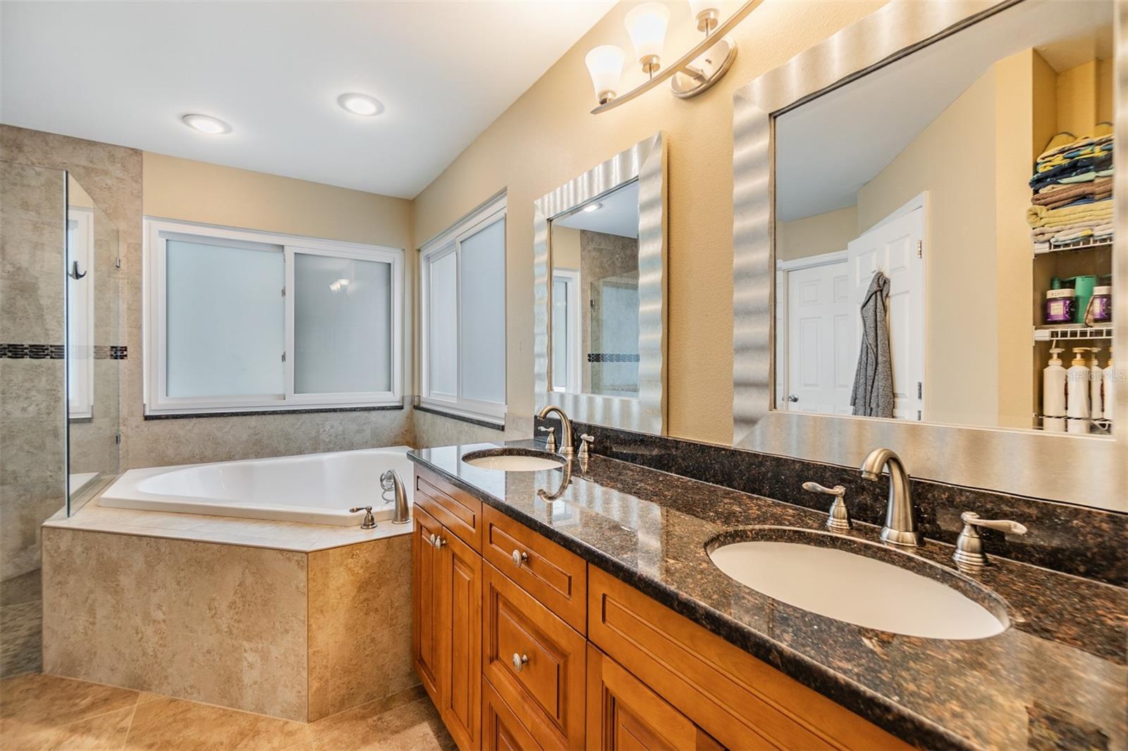Listing photo id 21 for 2016 Chelam Way